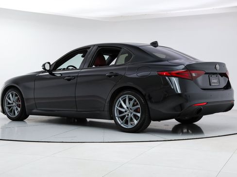 Used 2022 Alfa Romeo Giulia Sprint RWD image 3