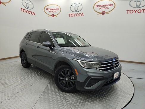 Used 2022 Volkswagen Tiguan SE w/ Panoramic Sunroof Package image 1