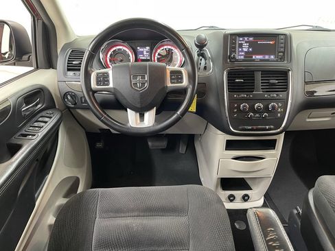Used 2019 Dodge Grand Caravan SE w/ UConnect Hands-Free Group image 29