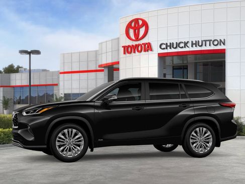 New 2026 Toyota Highlander Platinum image 3