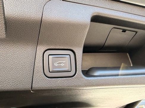 Used 2018 GMC Acadia Denali w/ LPO, Floor Liner Package image 10