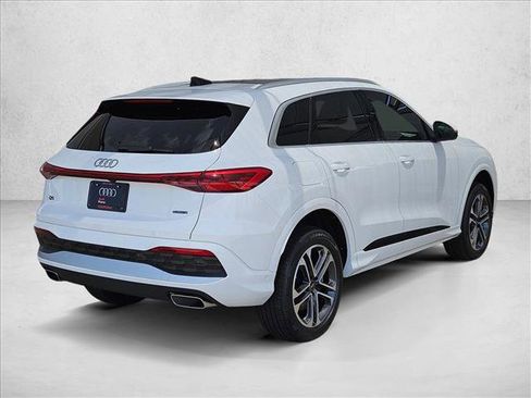 Used 2025 Audi Q5 Premium w/ Convenience Package AWD/4WD image 2