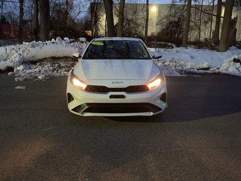 Used 2023 Kia Forte LXS w/ LXS Technology Package image 2