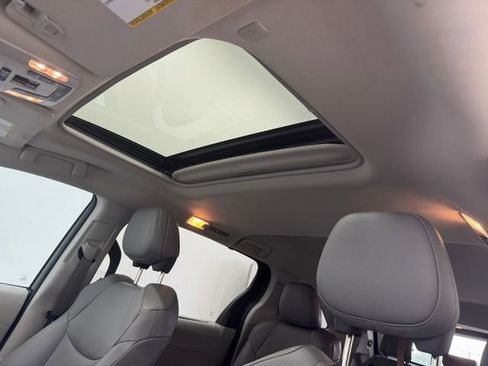 Used 2024 Toyota Sienna XLE w/ XLE Plus Package FWD image 5