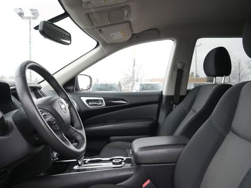 Used 2019 Nissan Pathfinder SV image 26