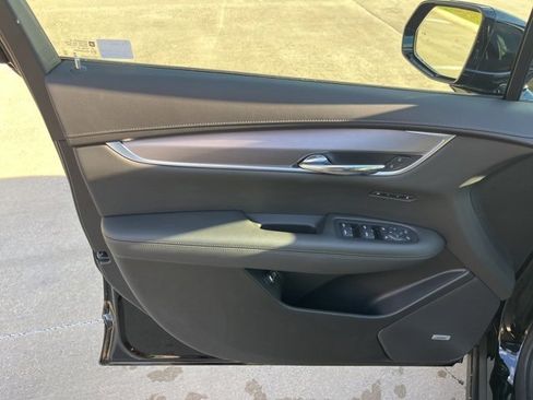 New 2025 Cadillac XT6 Luxury image 14