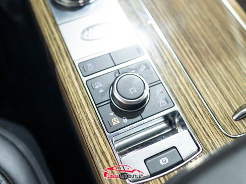 Used 2018 Land Rover Range Rover Long Wheelbase Supercharged image 38