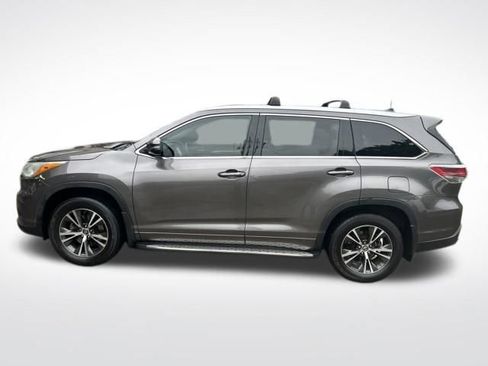 Used 2016 Toyota Highlander XLE FWD image 6