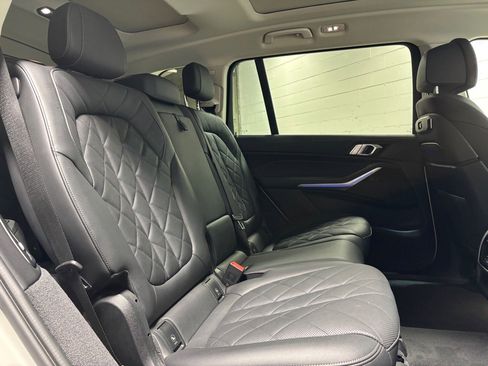 Used 2023 BMW X7 xDrive40i image 40