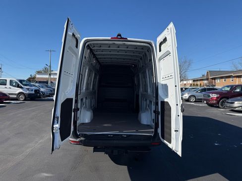 Used 2025 Mercedes-Benz Sprinter 2500 image 13