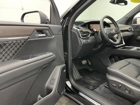 Used 2025 GMC Acadia Denali w/ LPO, All-Weather Package AWD/4WD image 18
