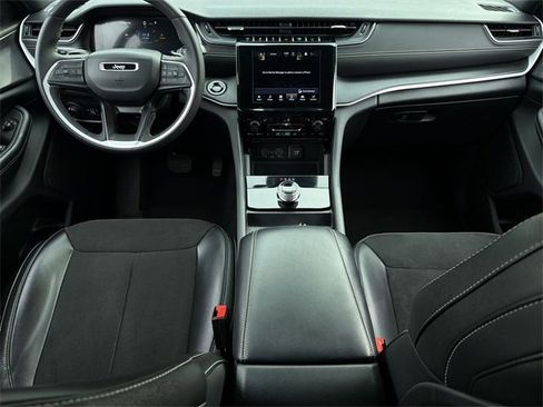 Used 2024 Jeep Grand Cherokee L Laredo image 19