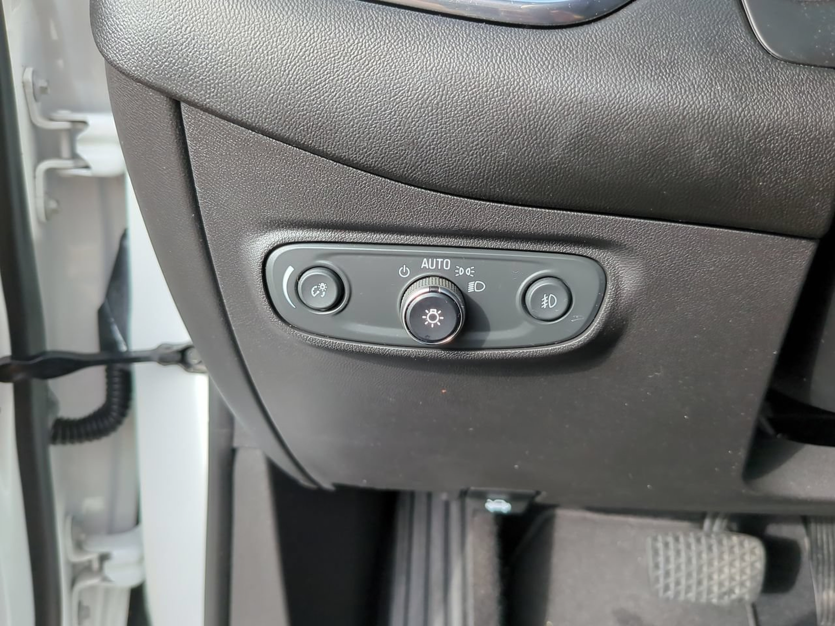Used 2020 Chevrolet Equinox Premier FWD image 14