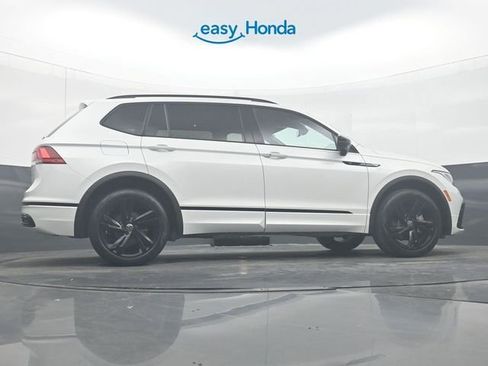 Used 2023 Volkswagen Tiguan SE R-Line image 32