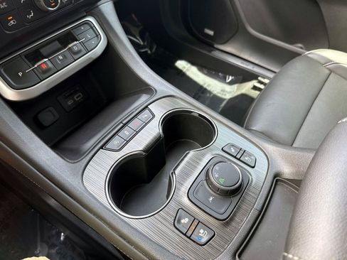 Used 2023 GMC Acadia SLT w/ Preferred Package FWD image 26