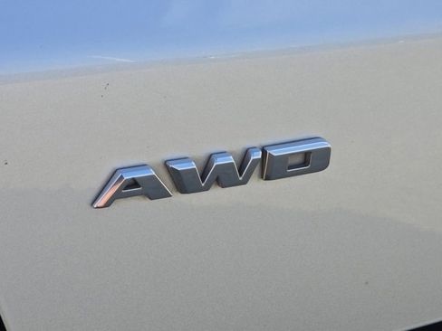 Used 2017 Cadillac XT5 Luxury image 21