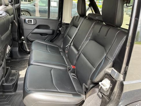 Used 2021 Jeep Wrangler Unlimited Rubicon 4xe w/ Dual Top Group AWD/4WD image 8
