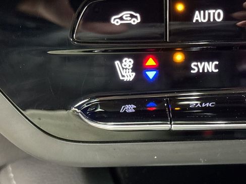 Certified 2023 Buick Envision Avenir image 41