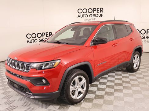 Used 2023 Jeep Compass Latitude w/ Convenience Group AWD/4WD image 10