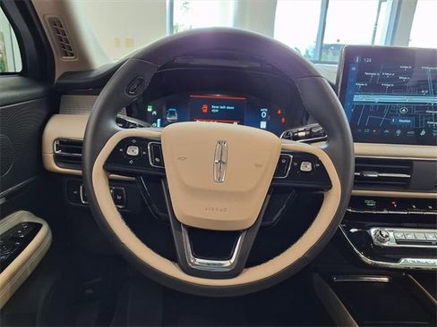 Certified 2025 Lincoln Corsair FWD image 11