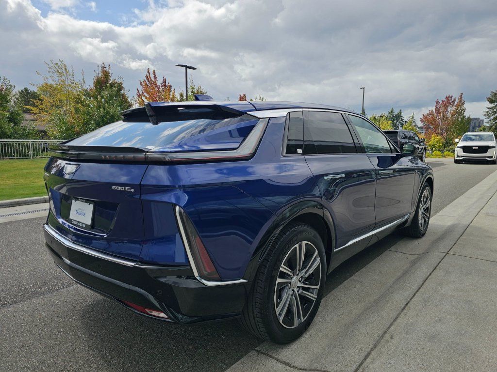 Certified 2024 Cadillac Lyriq Luxury AWD/4WD image 7