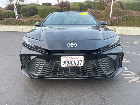 Used 2025 Toyota Camry SE w/ Convenience Package FWD image 2
