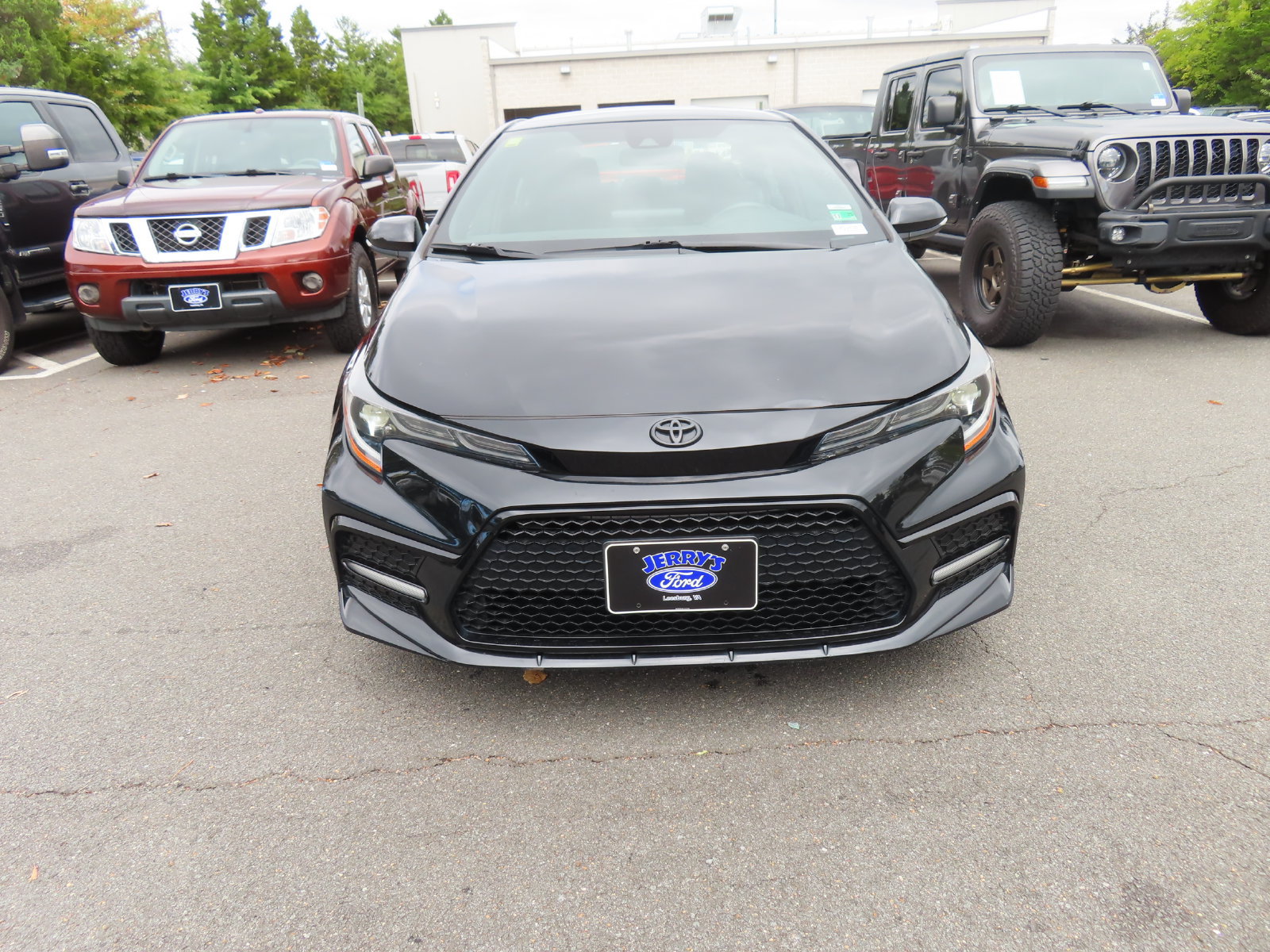 Used 2022 Toyota Corolla SE FWD image 2