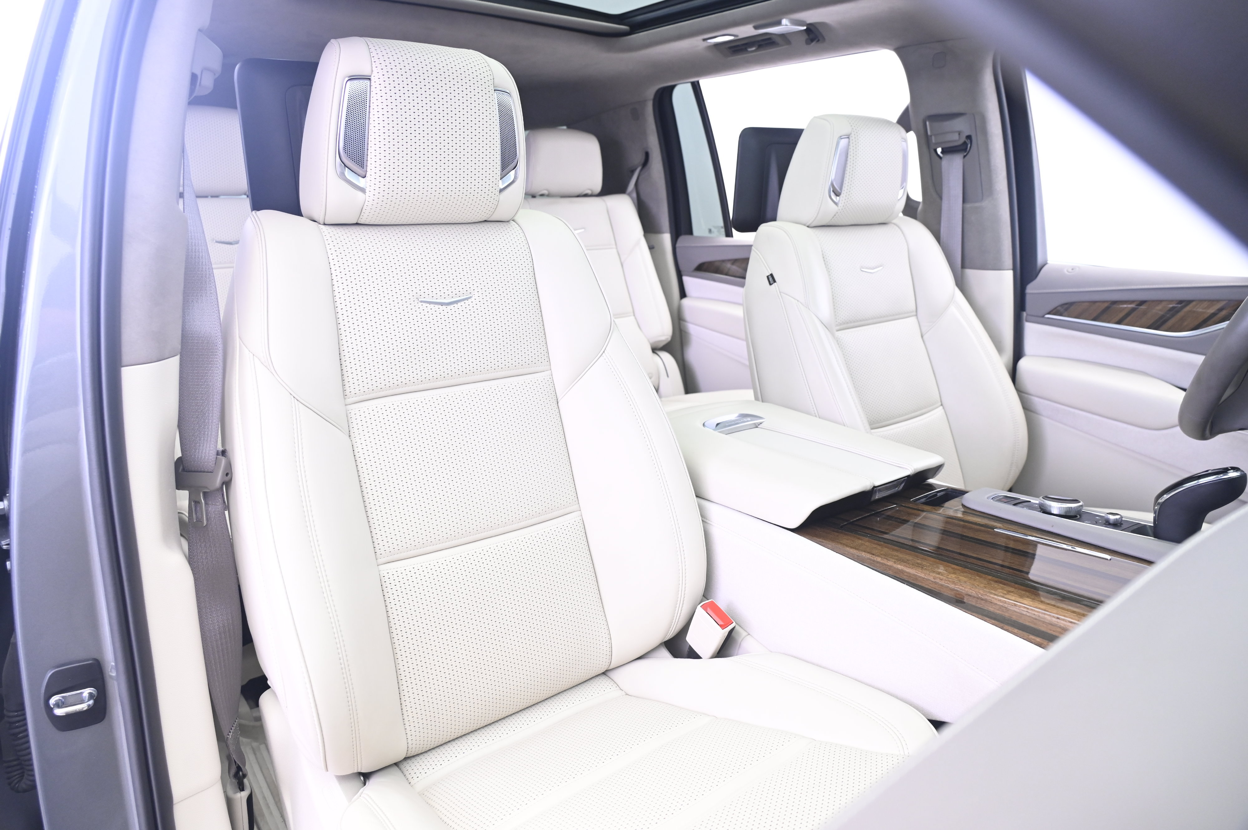 Used 2022 Cadillac Escalade ESV Premium Luxury Platinum AWD/4WD image 26