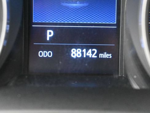 Used 2019 Toyota C-HR XLE FWD image 31
