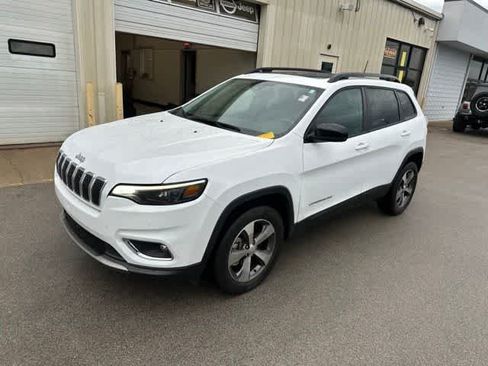 Used 2022 Jeep Cherokee Limited AWD/4WD image 16
