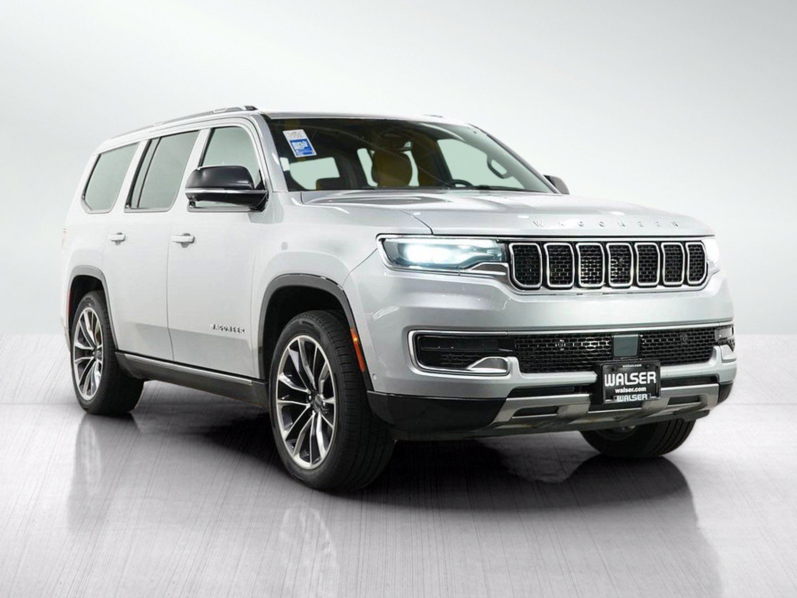 Used 2023 Jeep Wagoneer Series III w/ Premium Group I AWD/4WD image 7