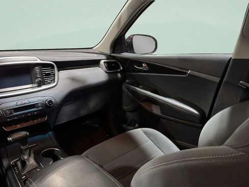 Used 2020 Kia Sorento LX w/ LX I4 Convenience Package image 13