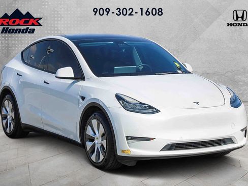 Used 2022 Tesla Model Y Long Range image 3
