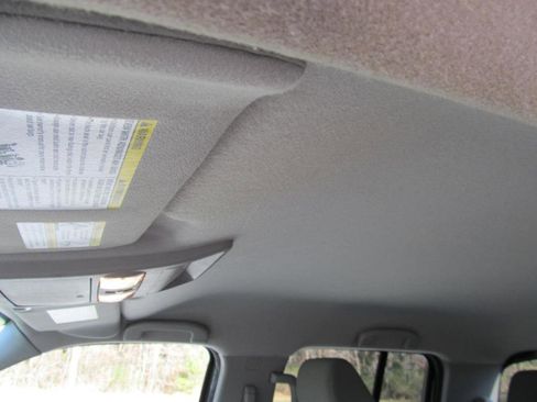 Used 2019 Nissan Frontier SV image 22