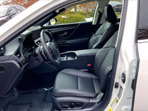 Certified 2025 Lexus ES 350 w/ Premium Package image 8