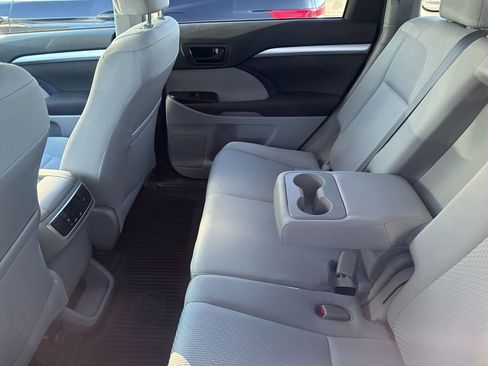 Used 2019 Toyota Highlander LE image 8