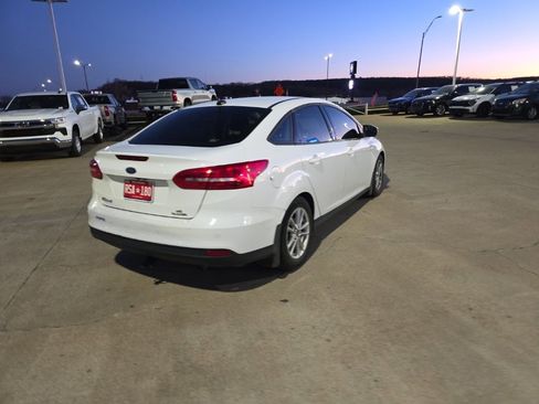 Used 2016 Ford Focus SE w/ Reverse Sensing Package image 5
