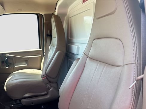 Used 2025 GMC Savana 2500 w/ Enhanced Convenience Package RWD image 18