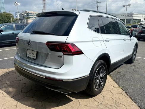 Used 2018 Volkswagen Tiguan SE w/ 18" Alloy Wheels Package FWD image 7