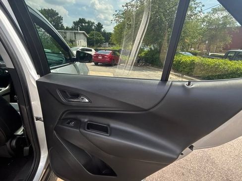 Used 2021 Chevrolet Equinox LT FWD image 23