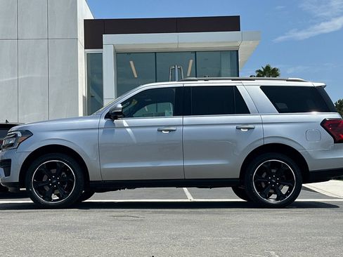 Certified 2022 Ford Expedition Limited AWD/4WD image 6