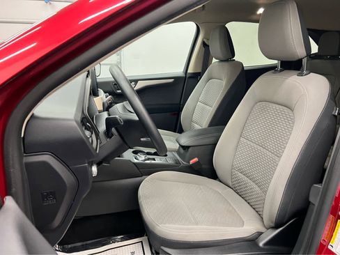 Used 2020 Ford Escape SE image 4