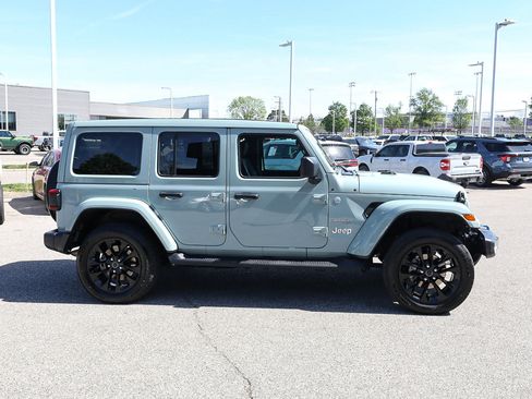 Used 2024 Jeep Wrangler Sahara w/ Technology Group image 7
