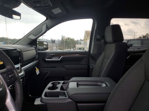 New 2026 GMC Sierra 1500 SLE image 17