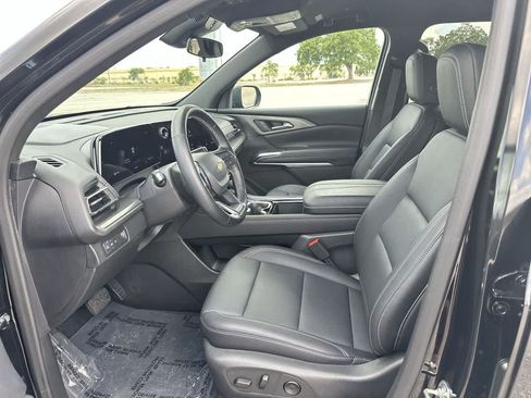 Used 2026 Chevrolet Traverse LT FWD image 11