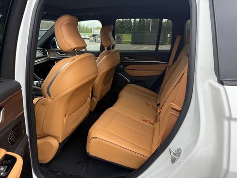 Used 2023 Jeep Grand Cherokee Summit w/ Adv Protech Group IV AWD/4WD image 11