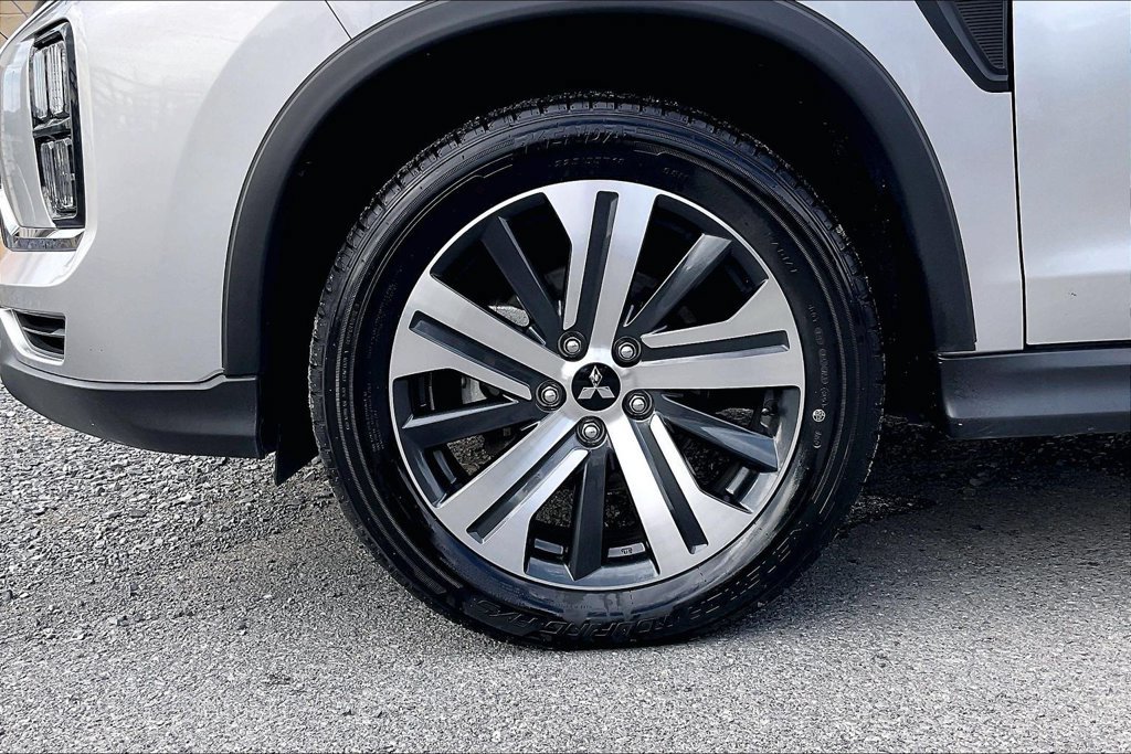 Used 2025 Mitsubishi Outlander Sport ES AWD/4WD image 9