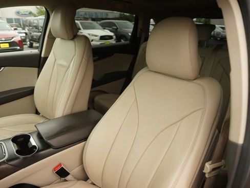 Used 2016 Lincoln MKX Reserve w/ Technology Package FWD image 10