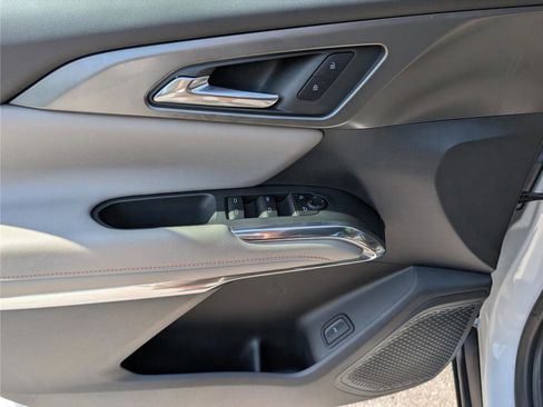 Used 2025 Chevrolet Traverse LT image 21