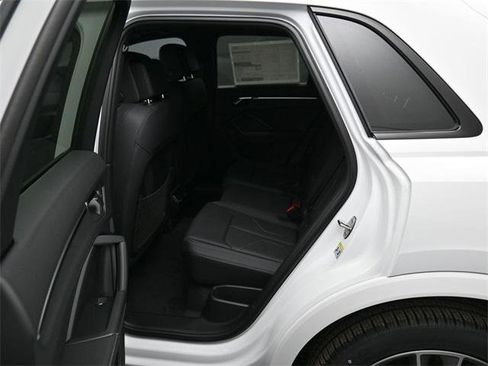 New 2025 Audi Q3 2.0T Premium image 11
